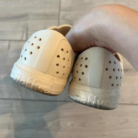 Native Women’s 7 - Picture 3 of 3